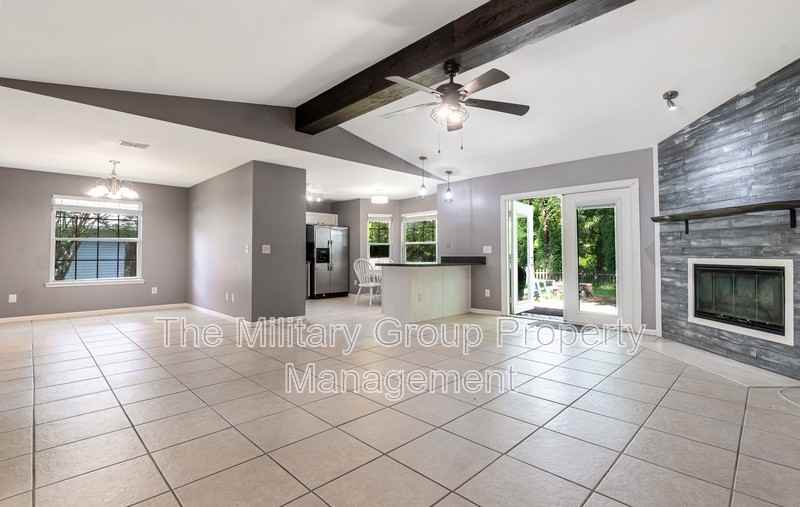 12565 Long Lake Ct - Photo 5 of 31
