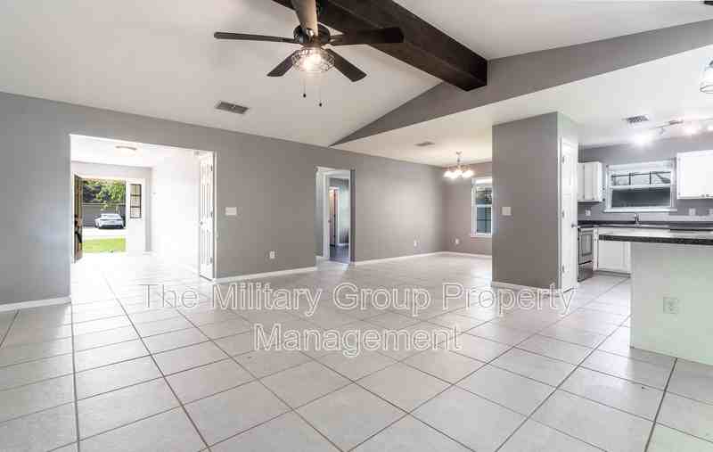 12565 Long Lake Ct - Photo 6 of 31