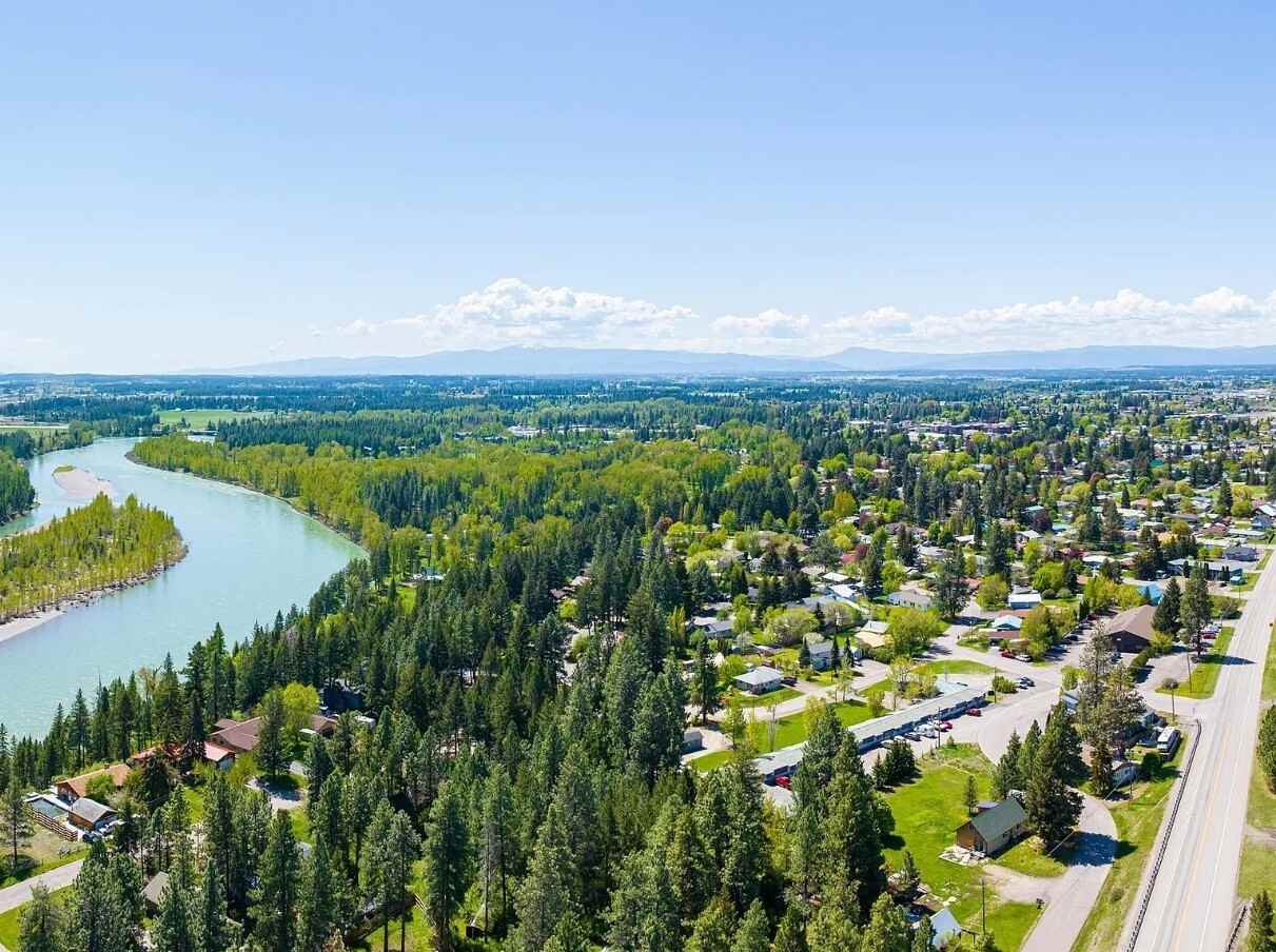 661 8th Avenue East North - Photo 2 of 10