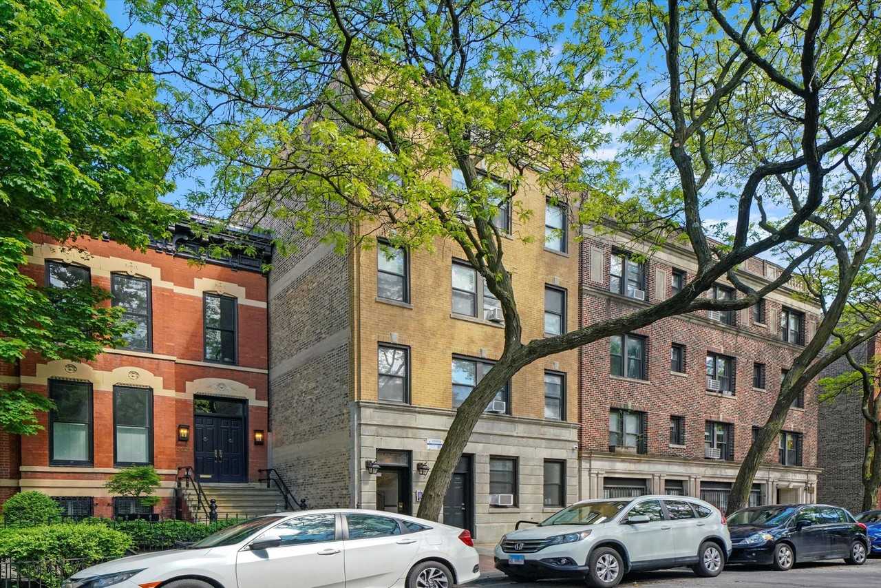 N Sedgwick St #A3 - Photo 4 of 6