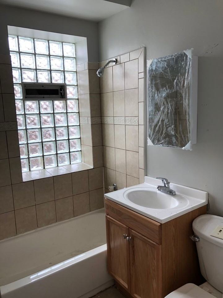 2345 N Ridgeway Ave #1N - Photo 5 of 10