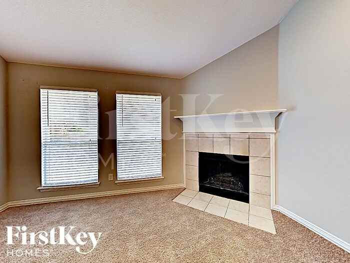 1401 Whispering Cove Trl - Photo 2 of 17