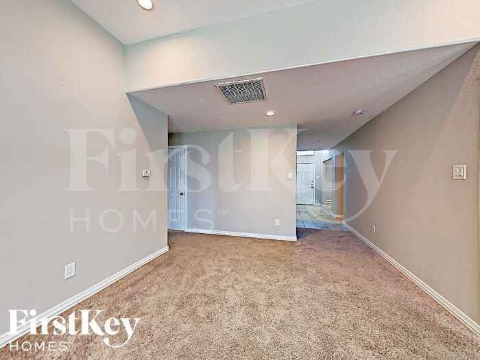 1401 Whispering Cove Trl - Photo 3 of 17