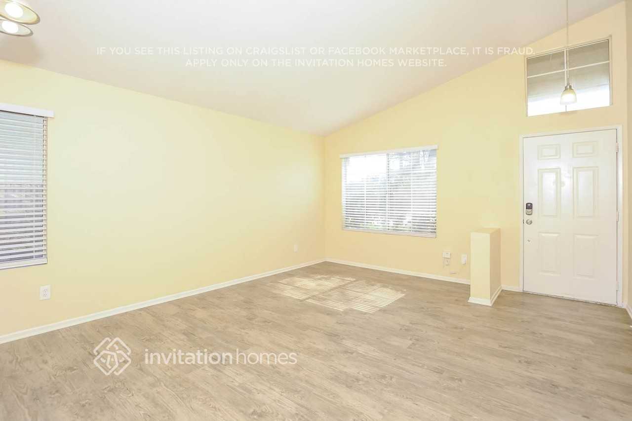 39826 Milan Dr - Photo 4 of 17