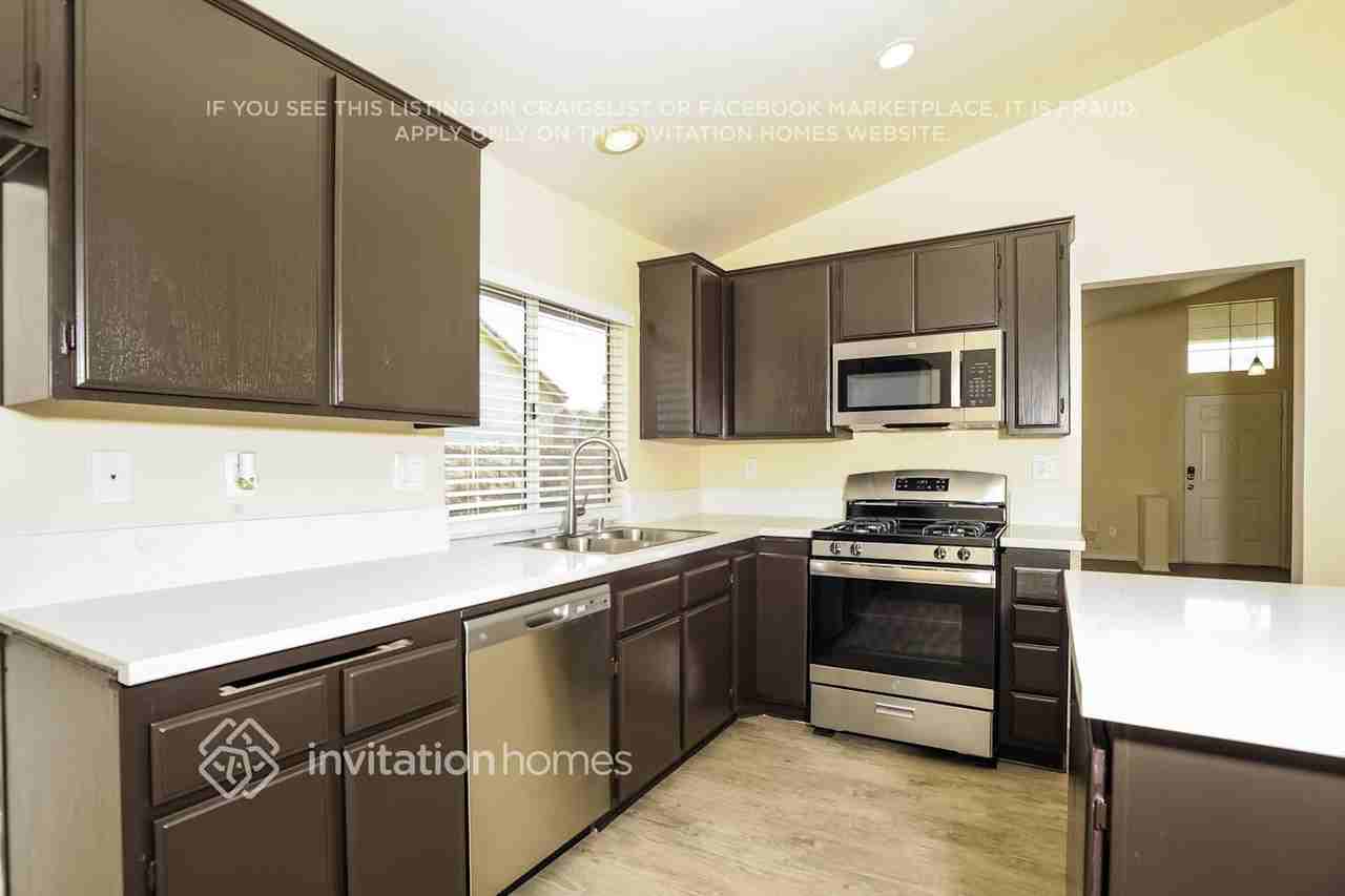 39826 Milan Dr - Photo 6 of 17