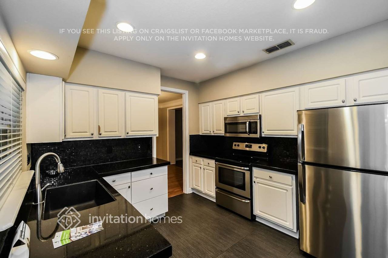 8568 Glenbury Ct N - Photo 7 of 18