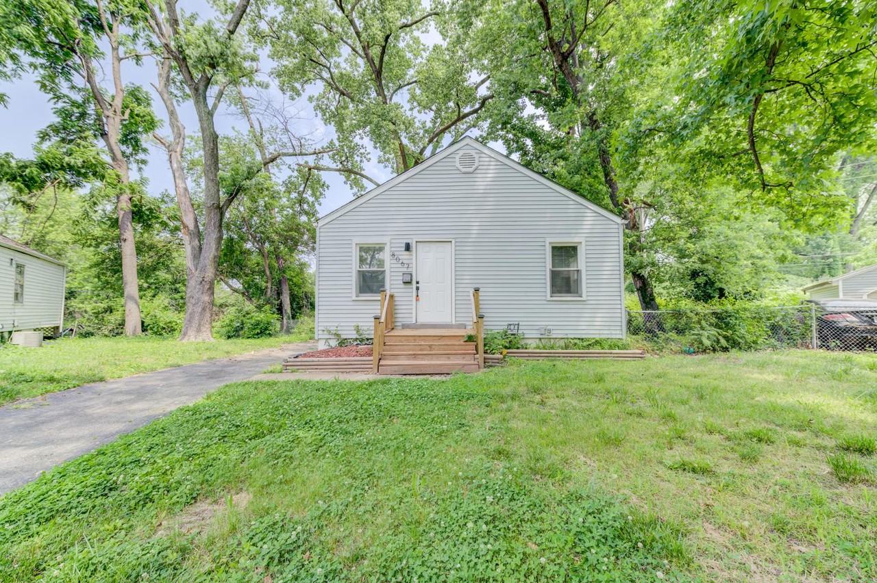 8067 Aline Ave - Photo 3 of 20