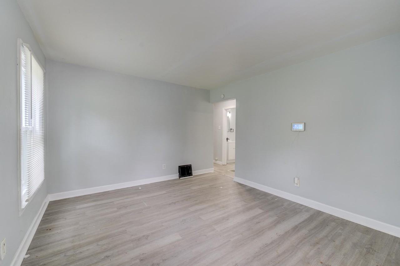 8067 Aline Ave - Photo 7 of 20