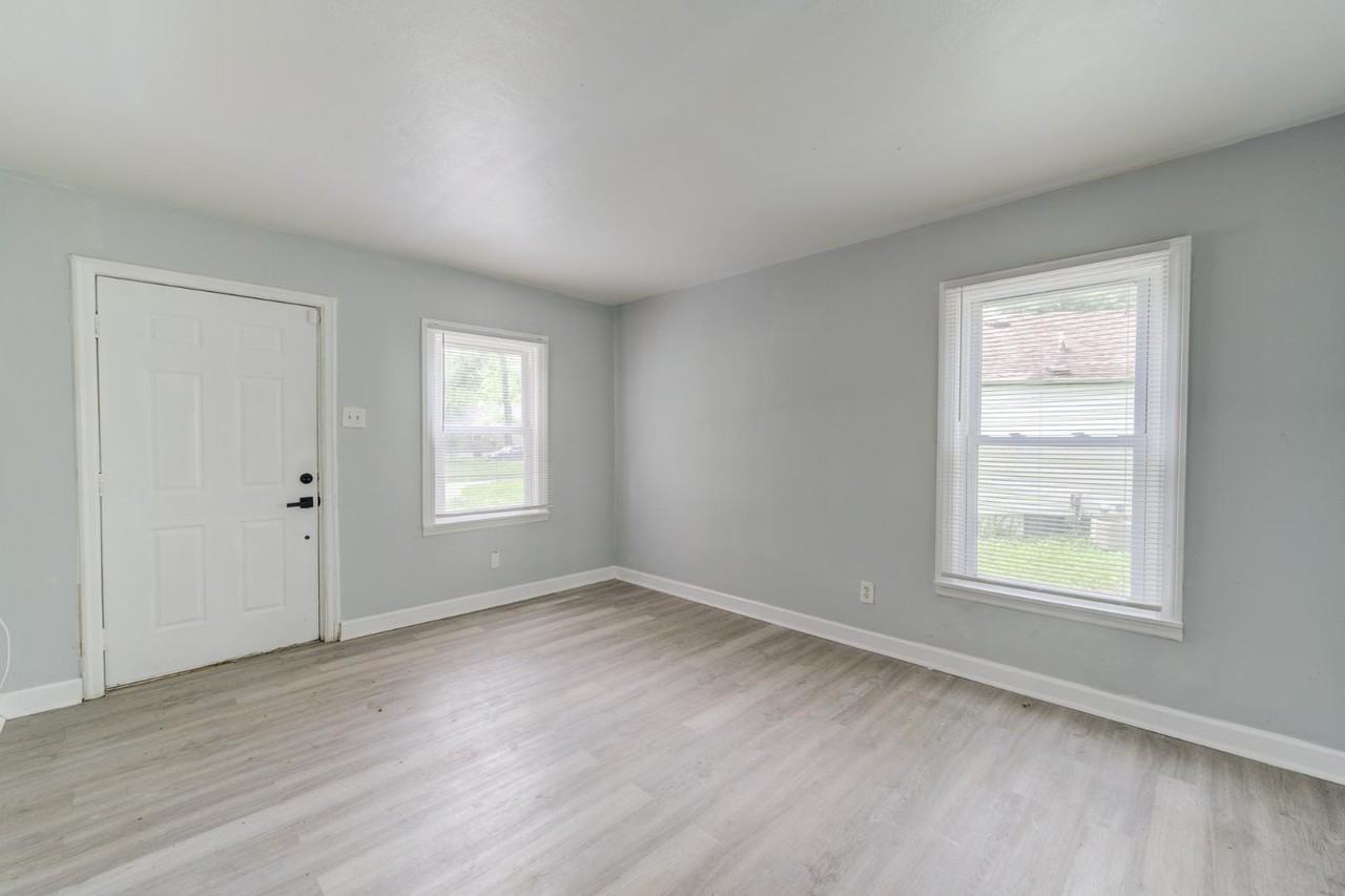 8067 Aline Ave - Photo 7 of 20