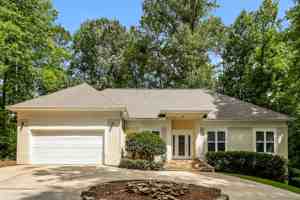 featured image of 4048 Golfview Ct