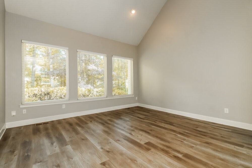 4048 Golfview Ct - Photo 2 of 15