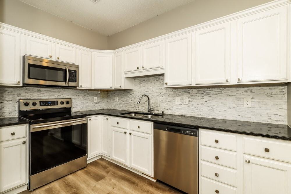 4048 Golfview Ct - Photo 5 of 15