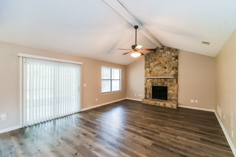 3303 Hampstead Dr - Photo 3 of 16