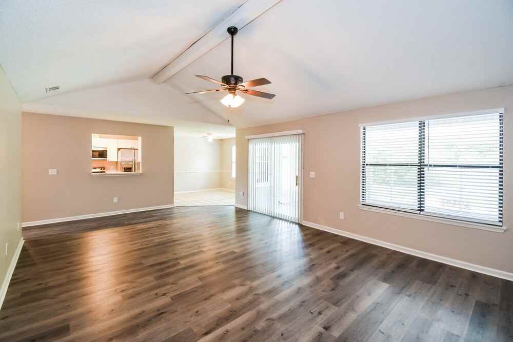 3303 Hampstead Dr - Photo 4 of 16