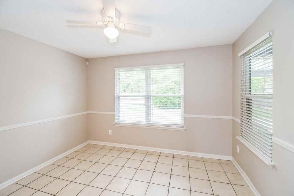3303 Hampstead Dr - Photo 5 of 16