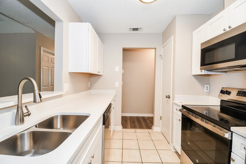 3303 Hampstead Dr - Photo 6 of 16