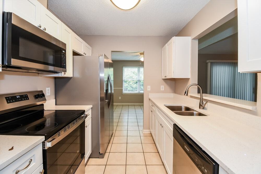 3303 Hampstead Dr - Photo 7 of 16