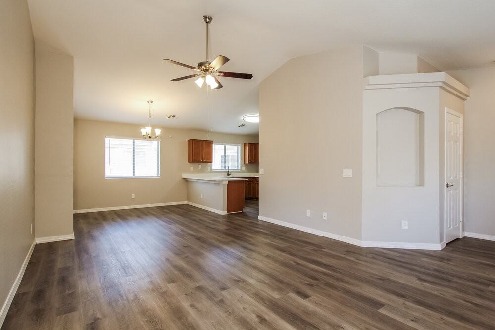 23257 W Cocopah St - Photo 4 of 16
