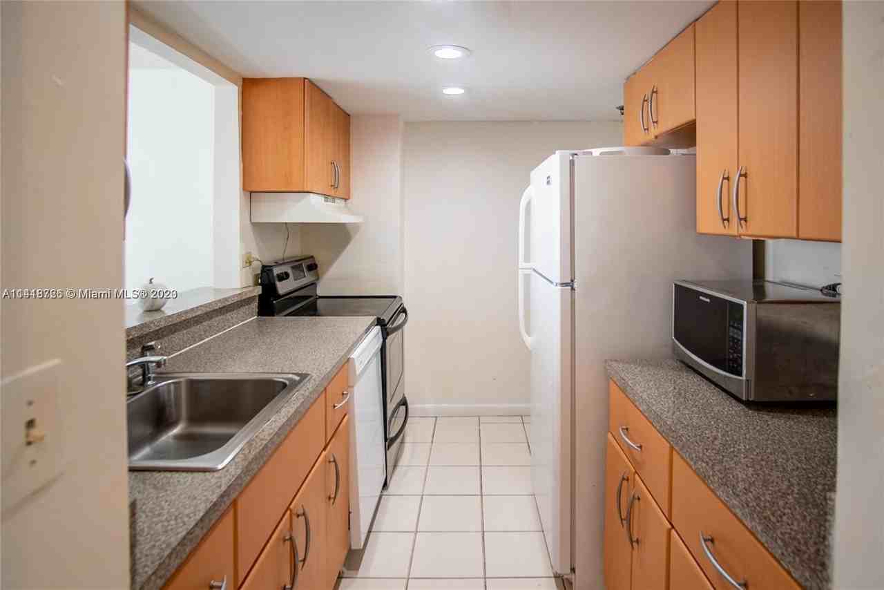 7545 South Treasure Drive #4K - Photo 3 of 20