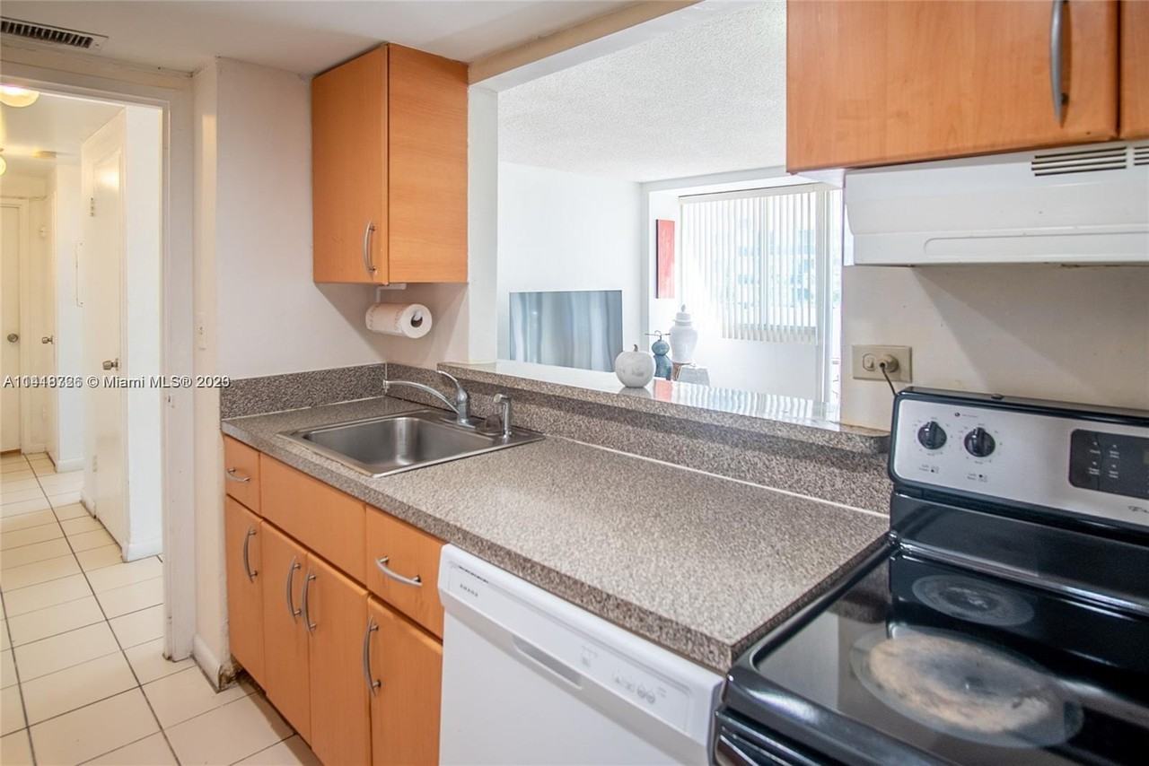 7545 South Treasure Drive #4K - Photo 2 of 20