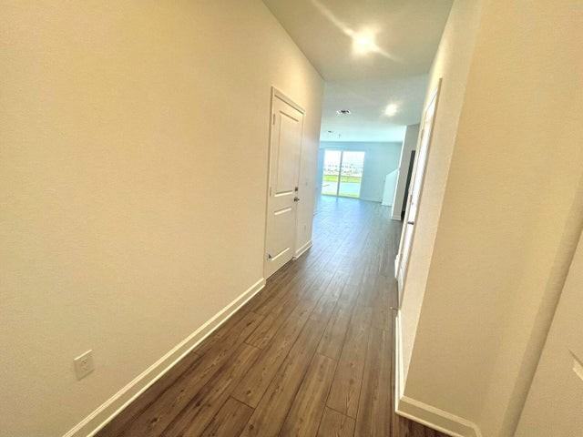 655 Southeast Lake Falls Street - Photo 3 of 21