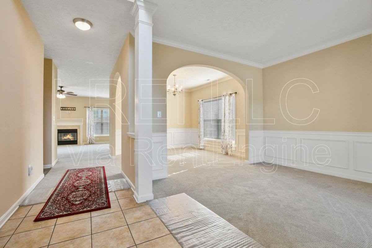 9808 Eli Ct - Photo 2 of 10