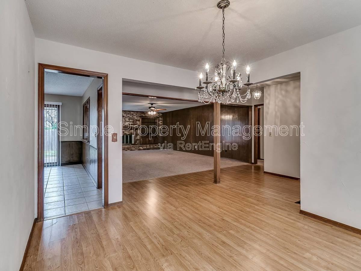 11005 Nw 115th St - Photo 2 of 10