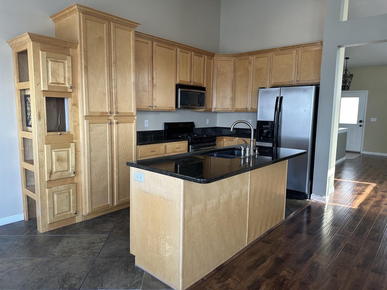 113 E Manilla Dr - Photo 7 of 50