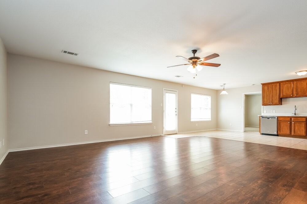 908 Chase Ln - Photo 4 of 16