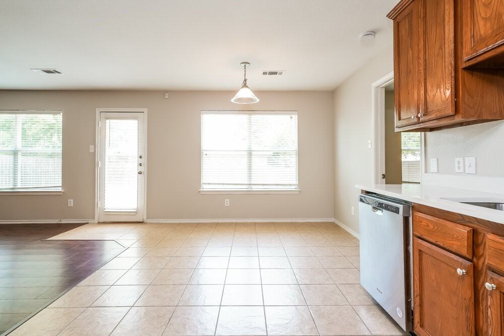 908 Chase Ln - Photo 5 of 16