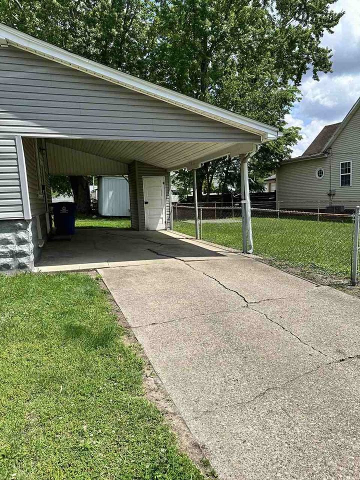 912 Lexington Ave - Photo 2 of 3