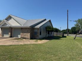 2914 Whisper Oaks Ln #B - Photo 1 of 1
