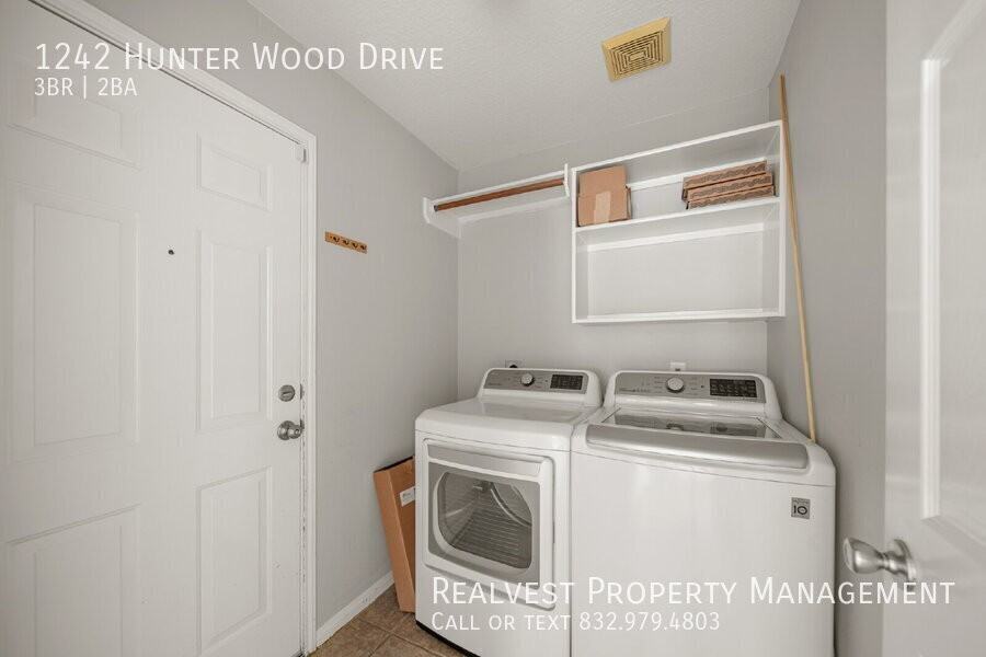 1242 Hunter Wood Dr - Photo 2 of 20