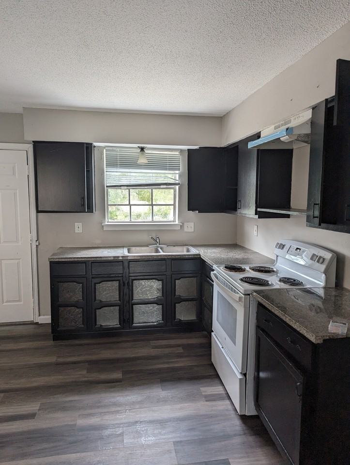 210 Helen St #210 - Photo 3 of 17