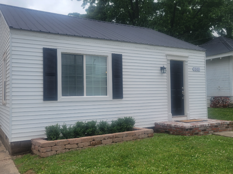 1303 Walnut St - Photo 2 of 10