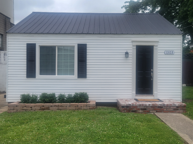 1303 Walnut St - Photo 3 of 10