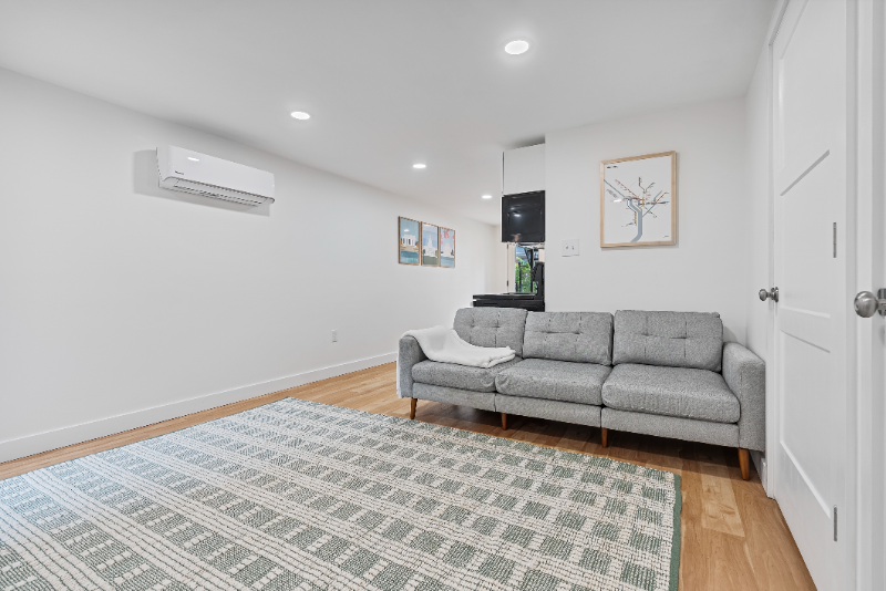 25 Seaton Pl Ne #B - Photo 2 of 17