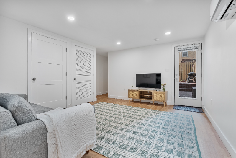 25 Seaton Pl Ne #B - Photo 3 of 17