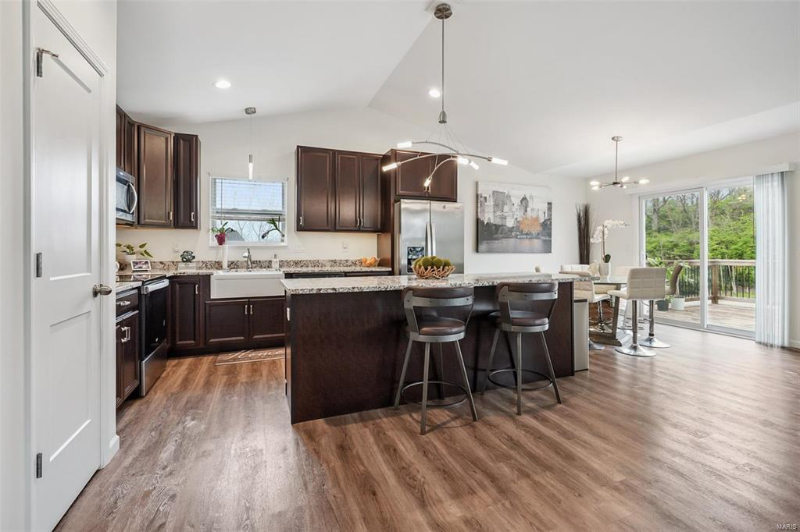 1007 Crows Nest Ct - Photo 2 of 20