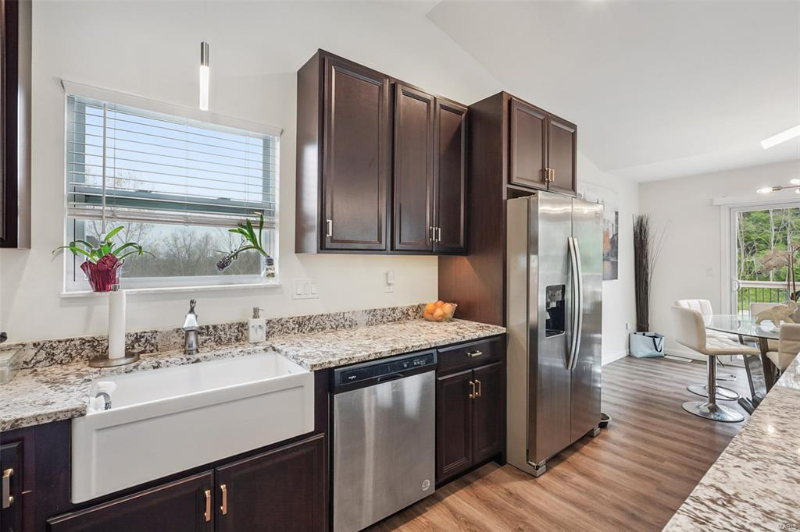 1007 Crows Nest Ct - Photo 3 of 20