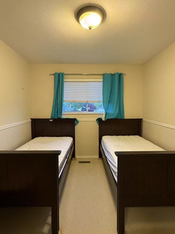 1151 161 Street - Photo 3 of 13