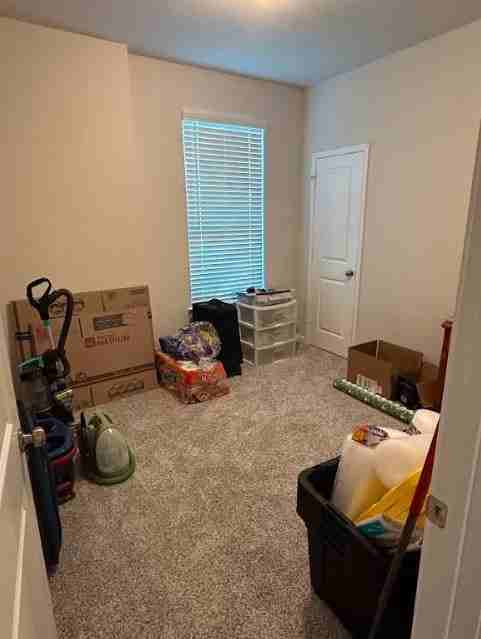 1037 Shelby Dr - Photo 2 of 11
