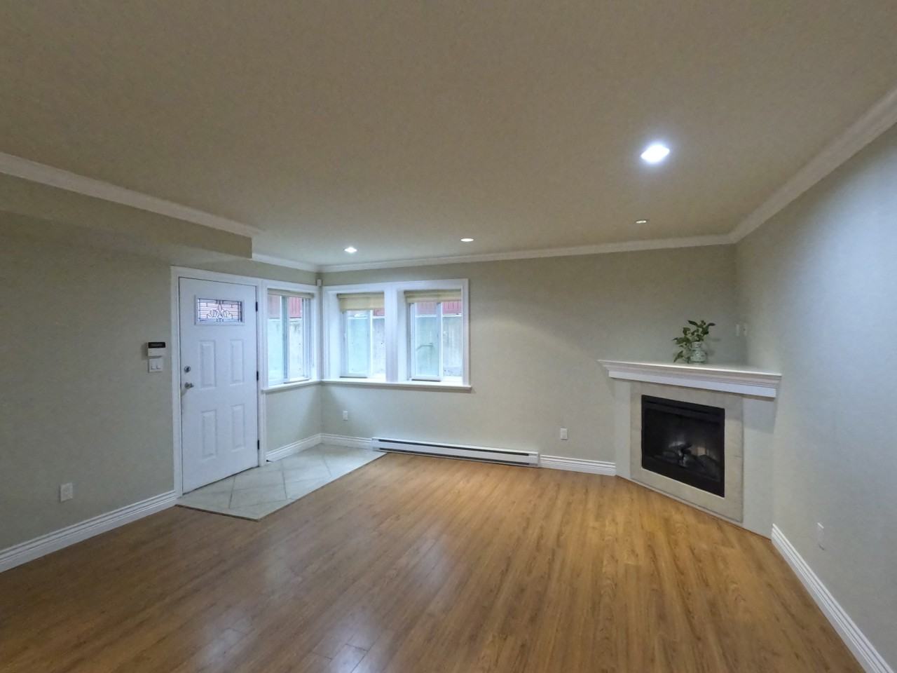 630 Foster Ave - Photo 4 of 9