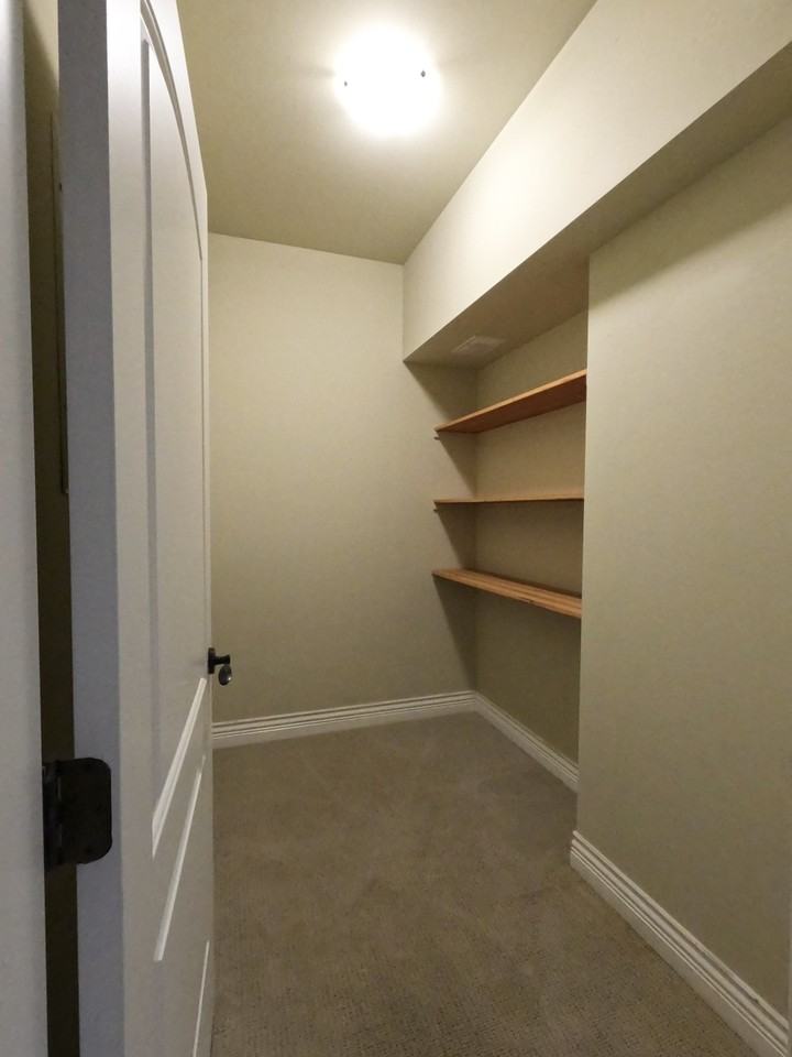 630 Foster Ave - Photo 7 of 9
