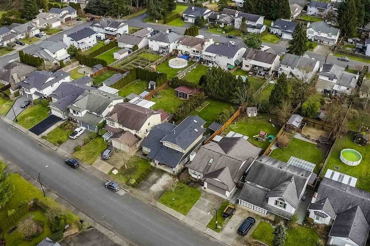 12530 222 St - Photo 3 of 26