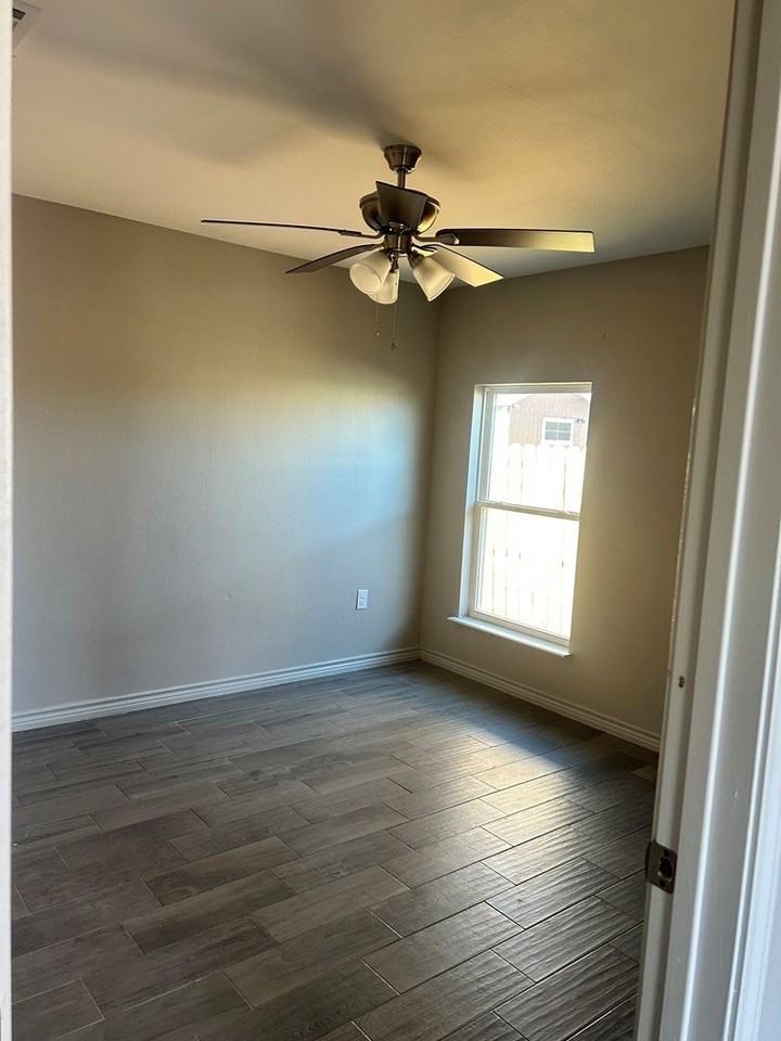 2458 De Leon Dr - Photo 3 of 15