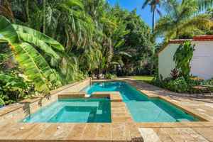 featured image of 641 Ne 57th St #1