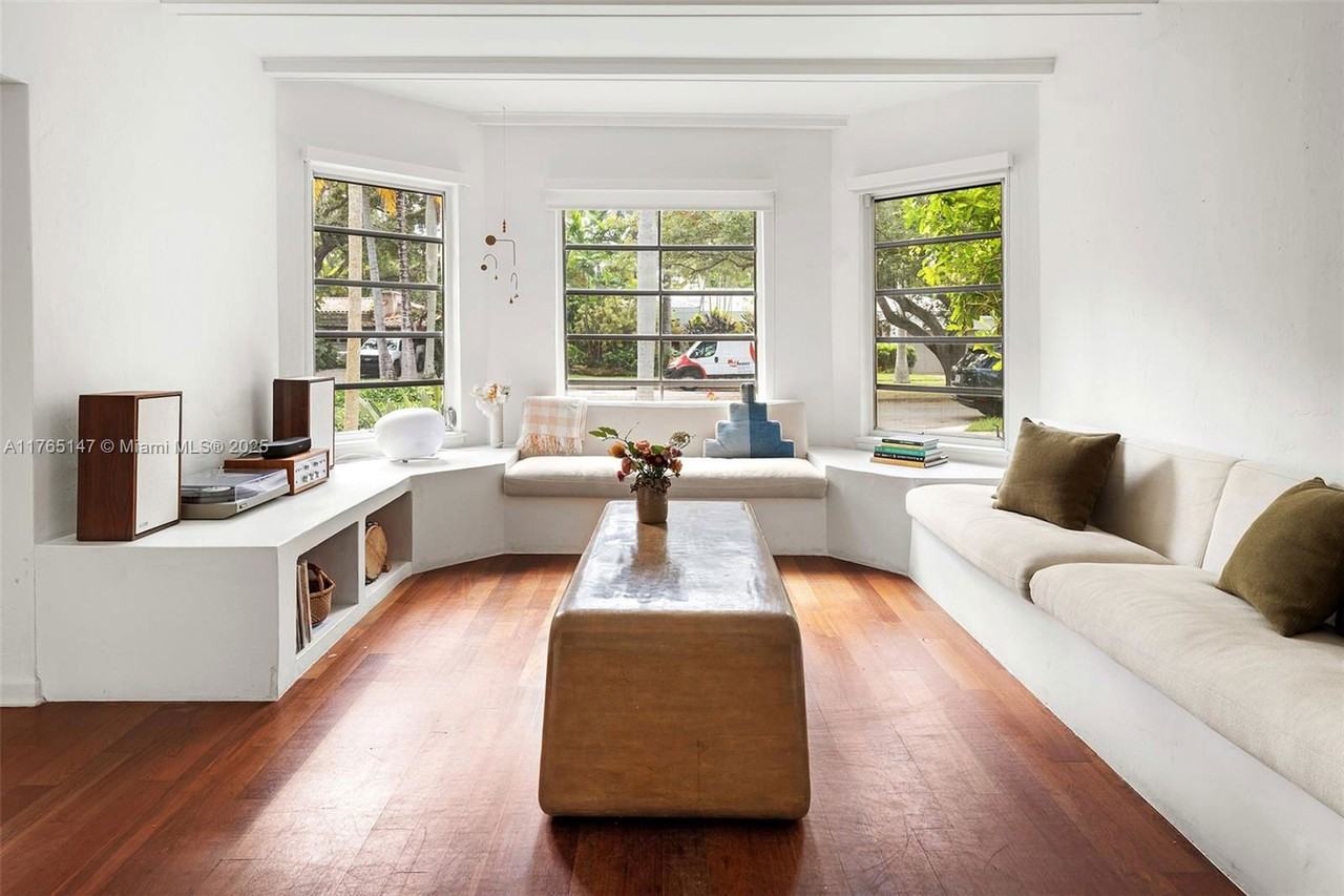 641 Ne 57th St #1 - Photo 3 of 8