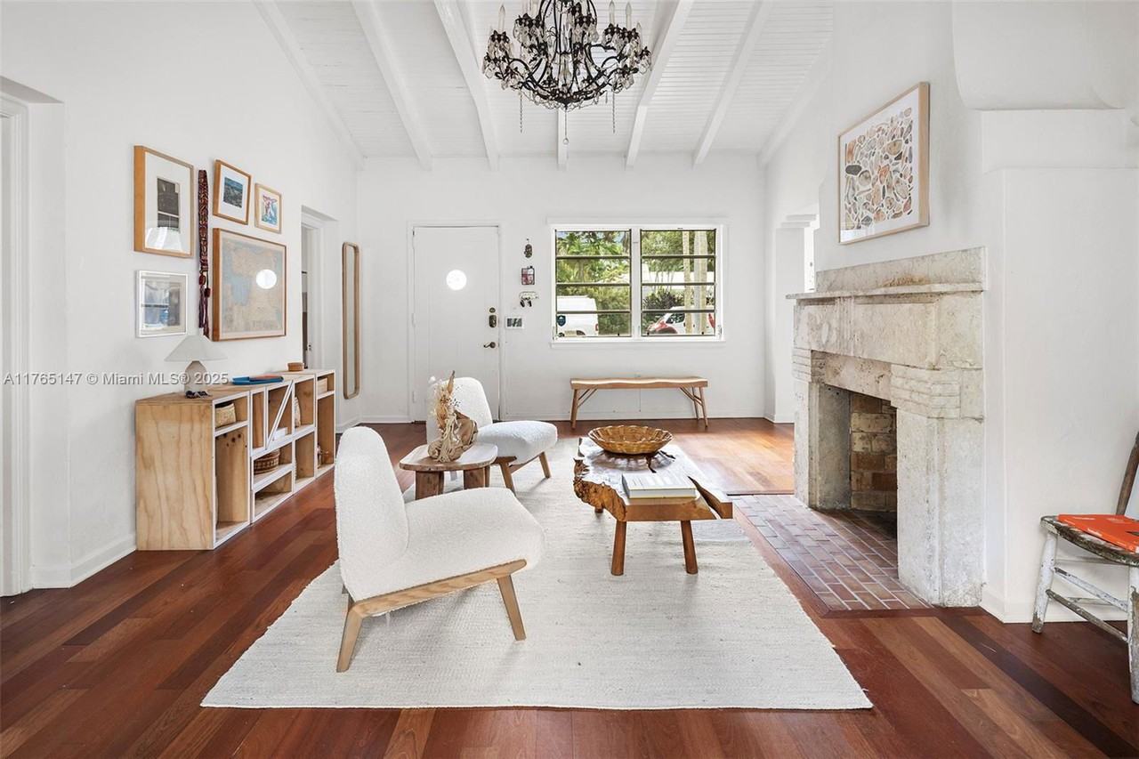 641 Ne 57th St #1 - Photo 4 of 8