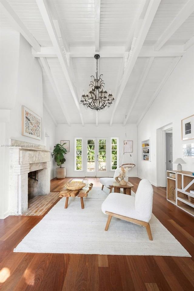 641 Ne 57th St #1 - Photo 5 of 8